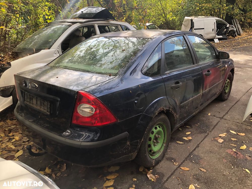 Dezmembrez Ford Focus II non facelift benzina albastru 2006 - 4