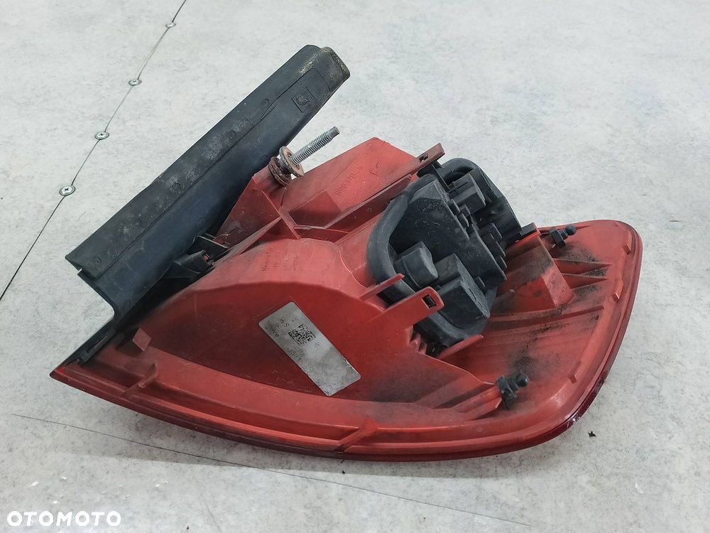 LAMPA TYLNA LEWA AUDI A6 C6 89037044 VALEO KOMBI - 7