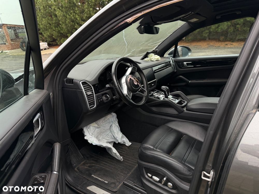 Porsche Cayenne E-Hybrid Platinum Edition - 10