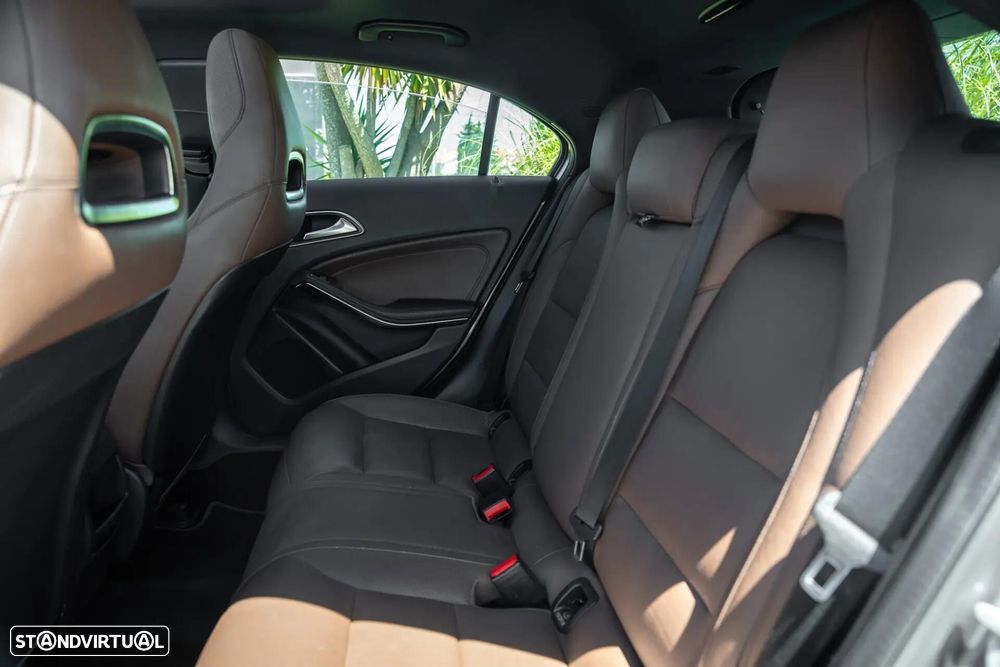 Mercedes-Benz A 200 d 4Matic 7G-DCT AMG Line - 19