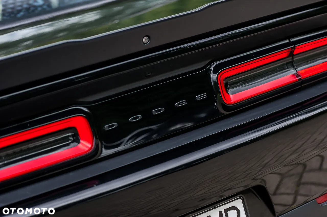 Dodge Challenger - 17