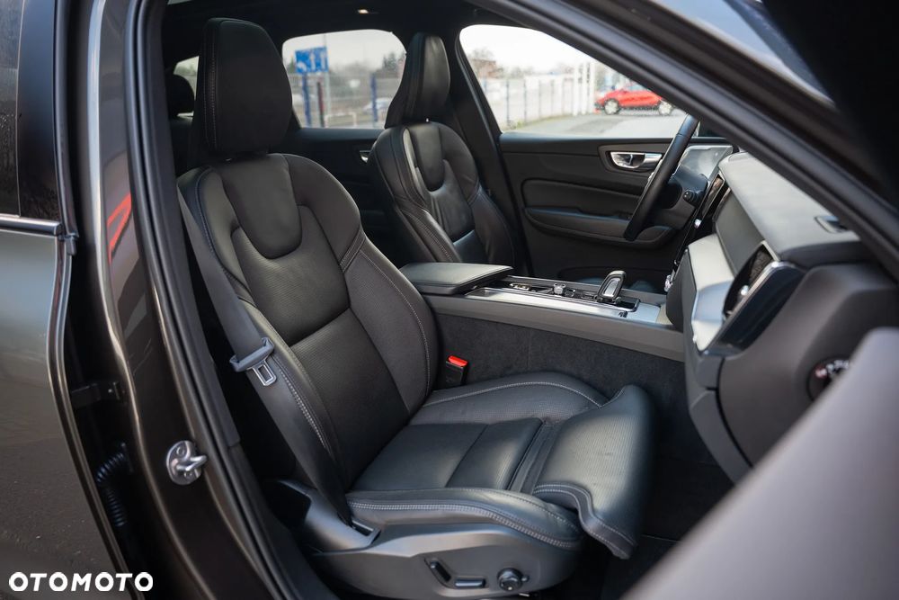 Volvo XC 60 B4 D AWD Ultimate Dark - 25