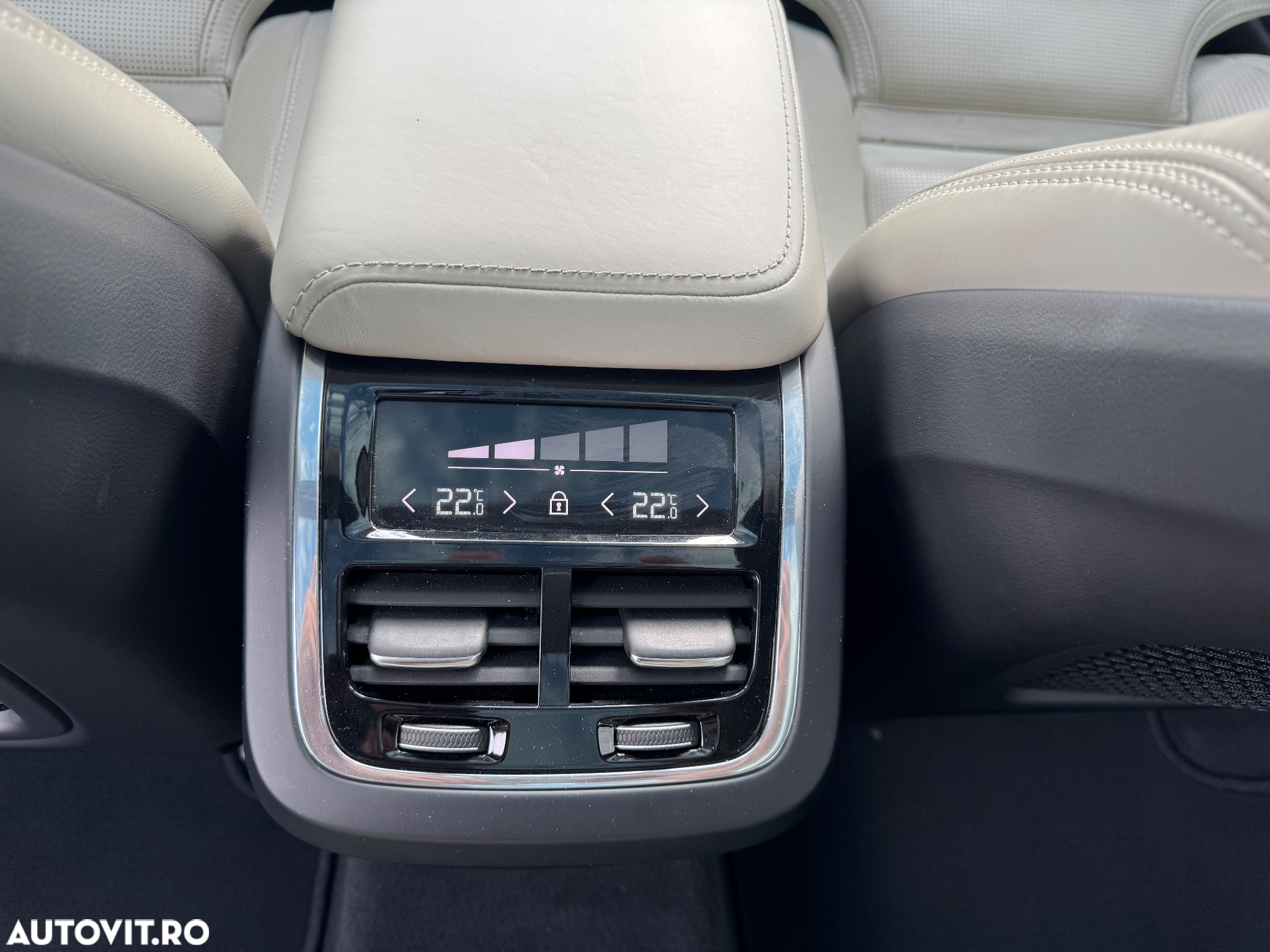Volvo XC 60 D4 AWD Geartronic Momentum - 22