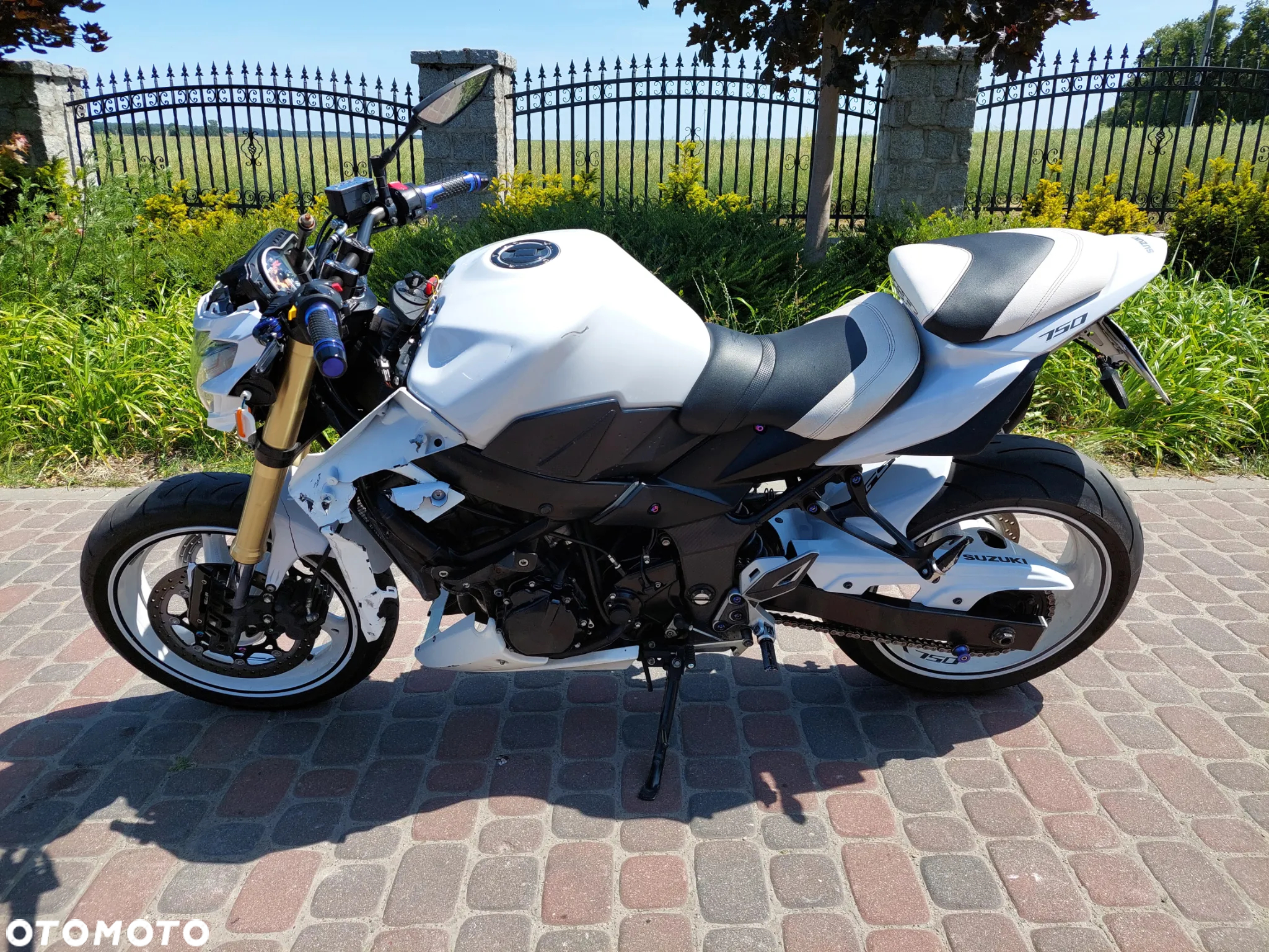 Suzuki GSR - 3