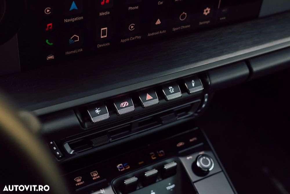 Porsche 911 Carrera 4 GTS PDK - 19