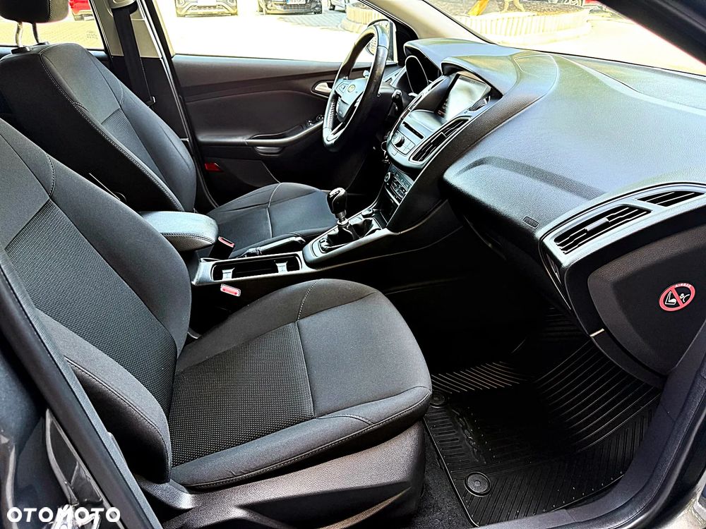 Ford Focus 1.6 TDCi DPF Start-Stopp-System Titanium - 19