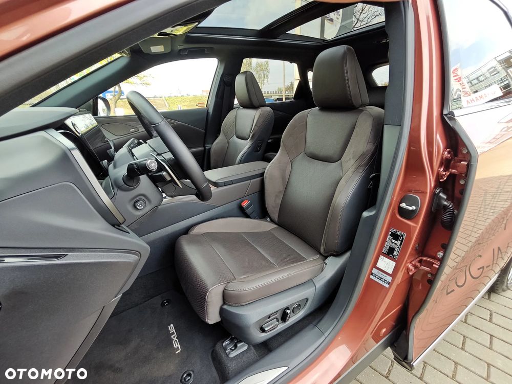 Lexus RX 450h+ Omotenashi - 11