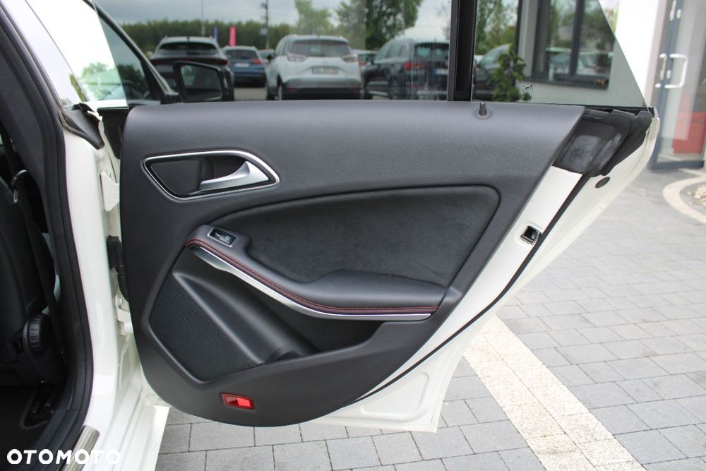 Mercedes-Benz CLA - 28