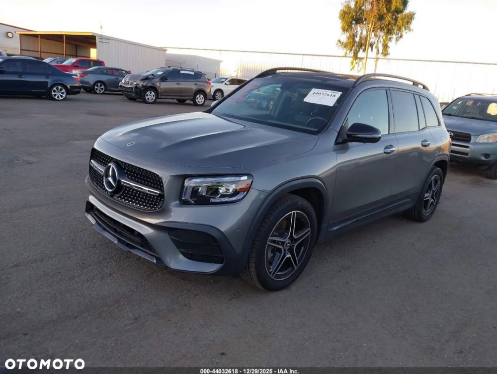 Mercedes-Benz GLB 250 4-Matic AMG Line 8G-DCT - 3
