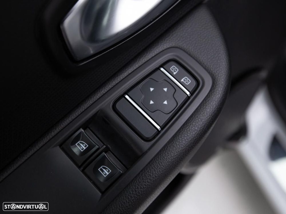 Renault Clio 0.9 TCe Limited Bi-Fuel - 12