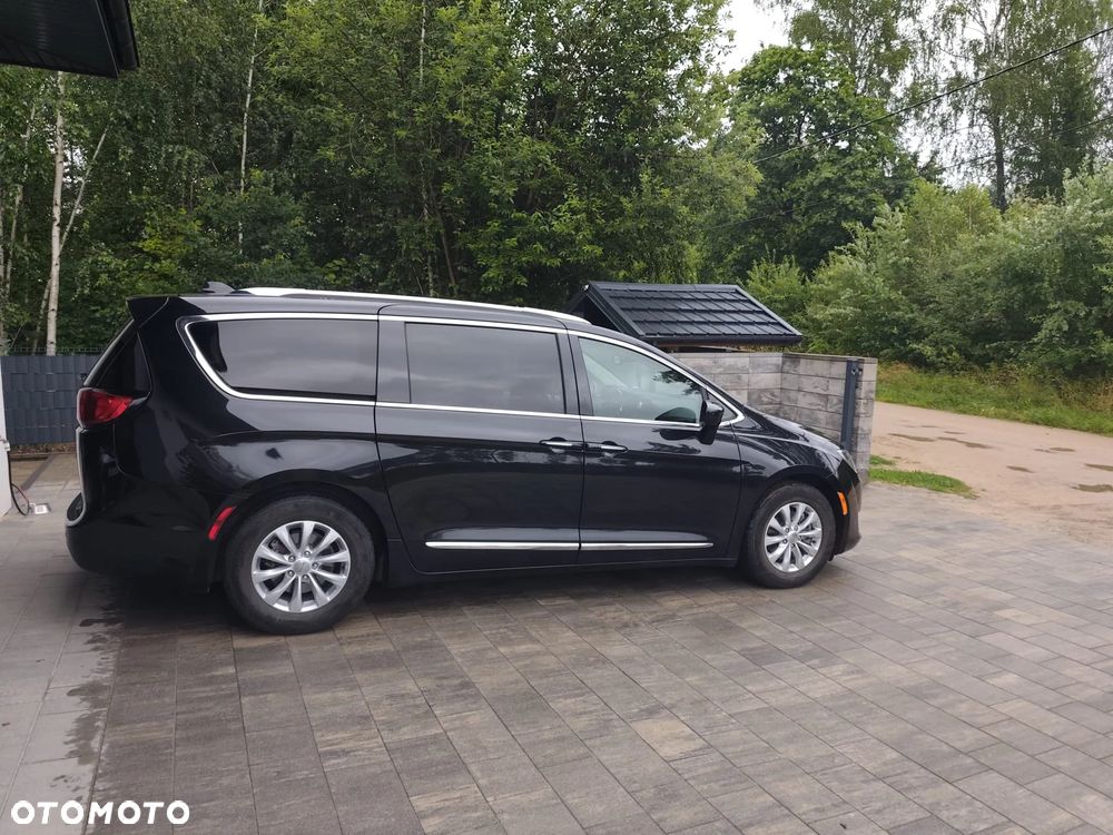Chrysler Pacifica - 2