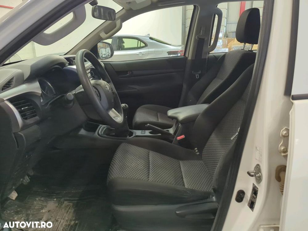 Toyota Hilux 2.4D 150CP 4x4 Double Cab 6MT Comfort - 3