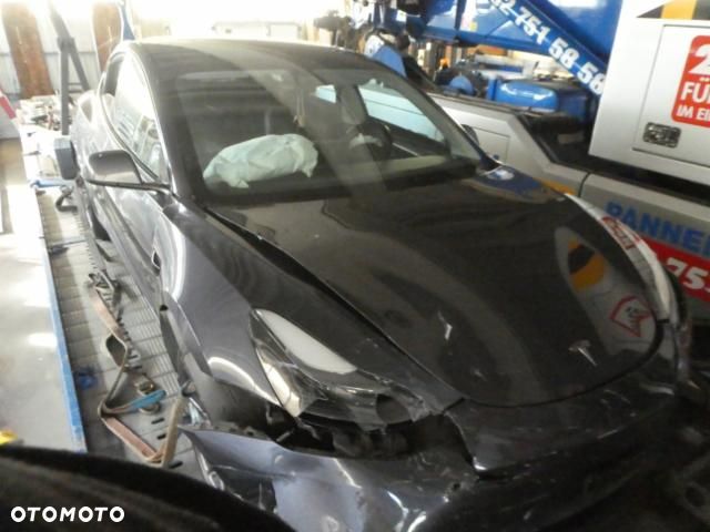 Tesla Model 3 Langstreckenbatterie Allradantrieb Dual Motor - 4