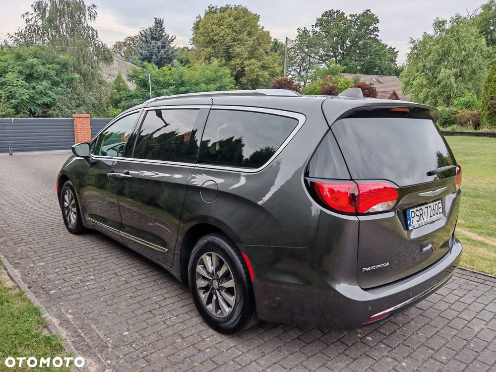 Chrysler Pacifica - 6