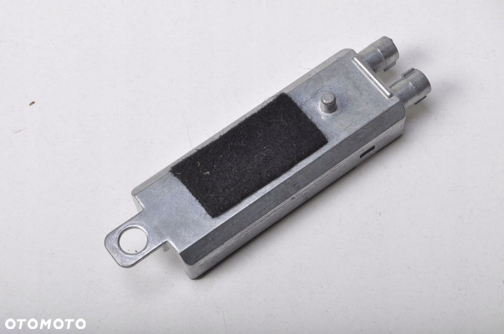 MCLAREN MP4 SPIDER WZMACNIACZ ANTENOWY 11M0454CP - 2