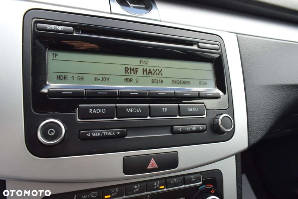 Volkswagen Passat - 33