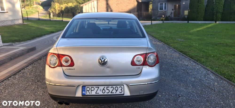 Volkswagen Passat - 4