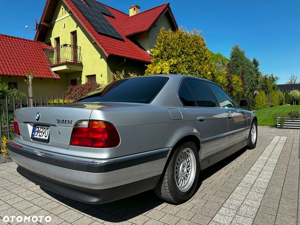 BMW Seria 7 740i V8 - 4