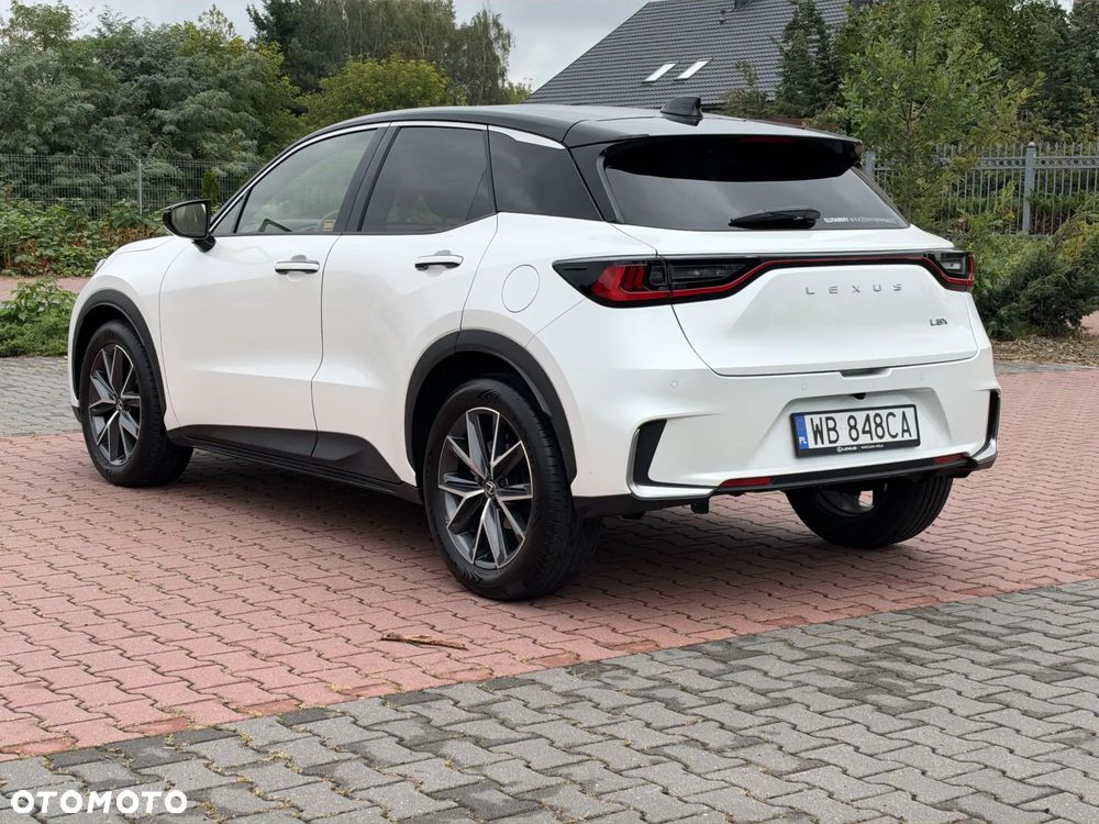 Lexus LBX 1.5 Hybrid Emotion - 3