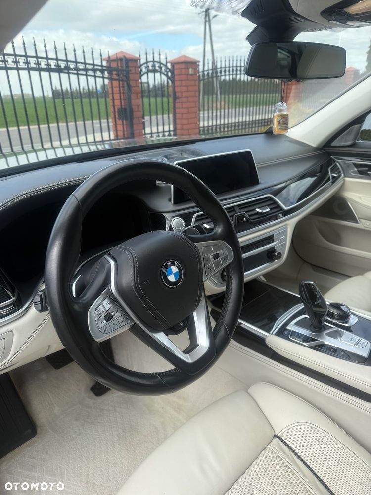 BMW Seria 7 750i xDrive - 7