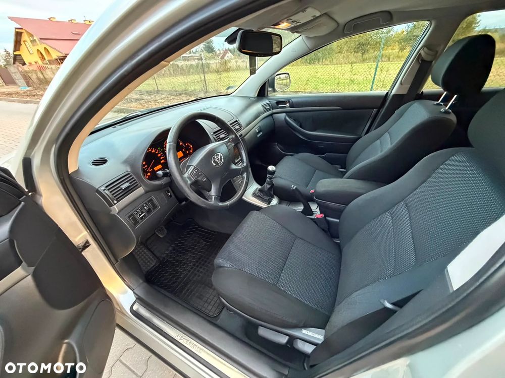 Toyota Avensis 2.0 D-4D Premium - 24