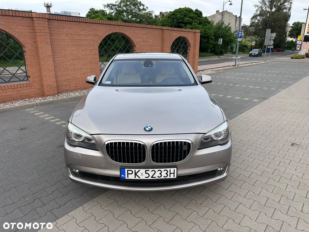 BMW Seria 7 740i L - 2