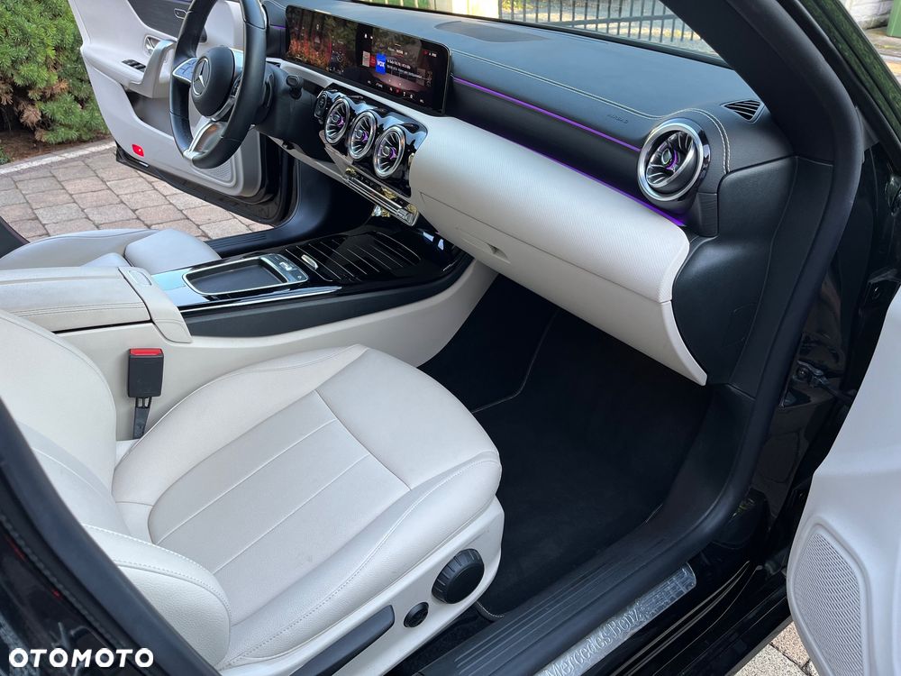 Mercedes-Benz CLA 200 d AMG Line 8G-DCT - 22