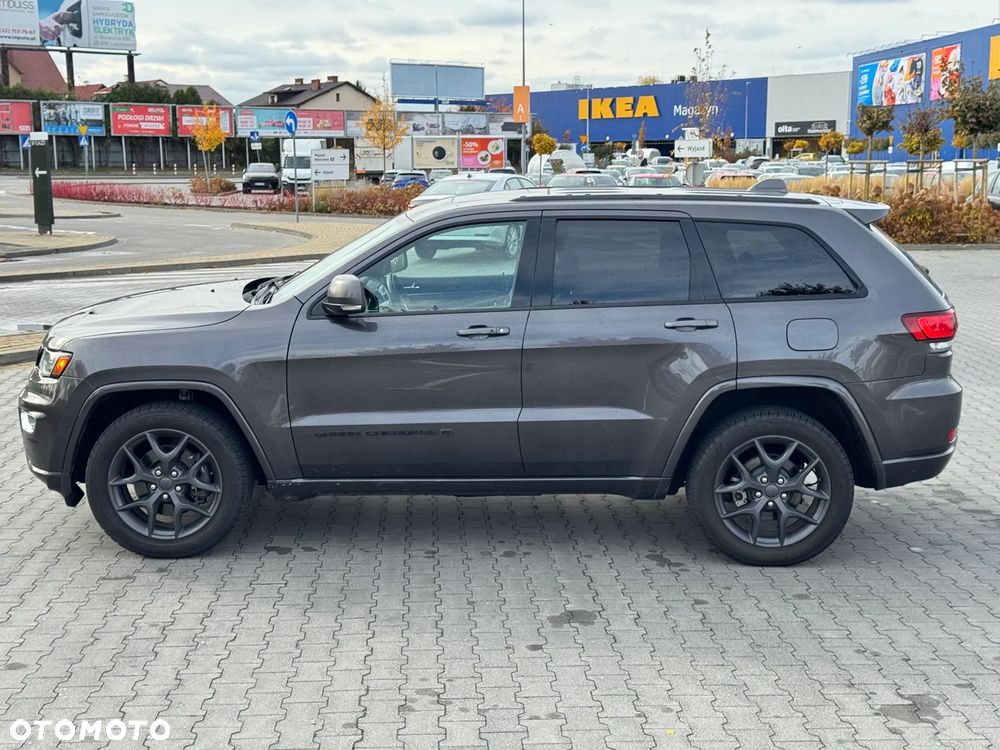 Jeep Grand Cherokee - 24
