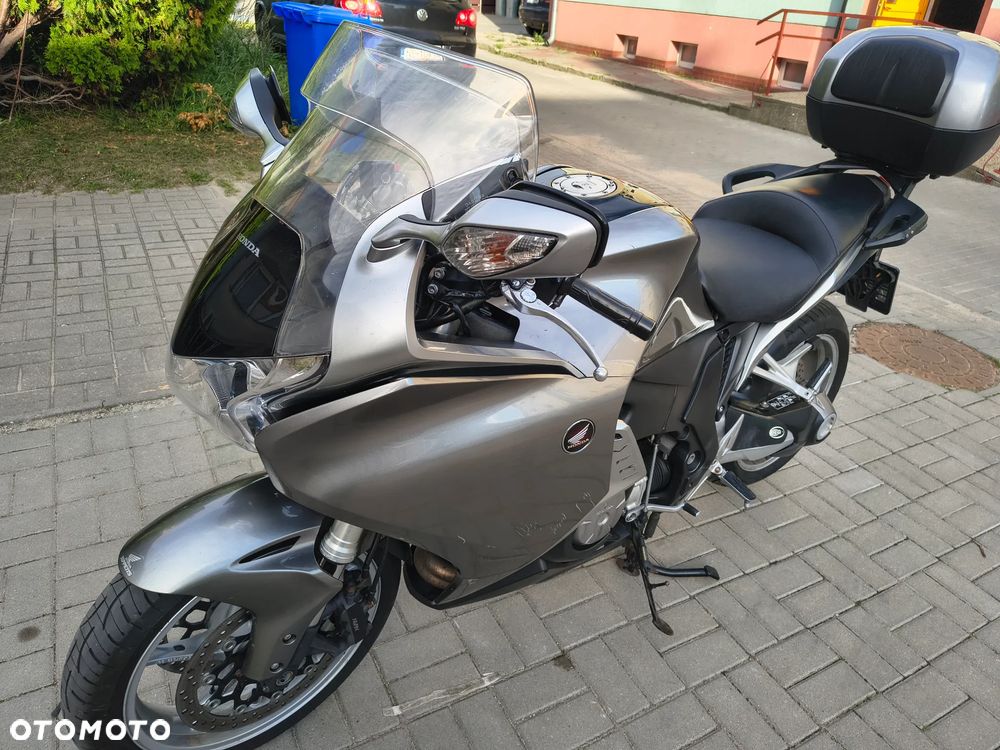 Honda VFR - 12