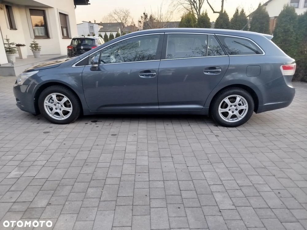 Toyota Avensis 1.8 Comfort - 8