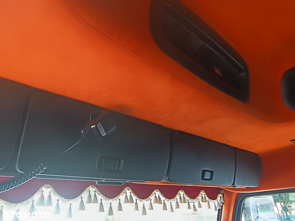 Volvo VNL 6x4 - 11