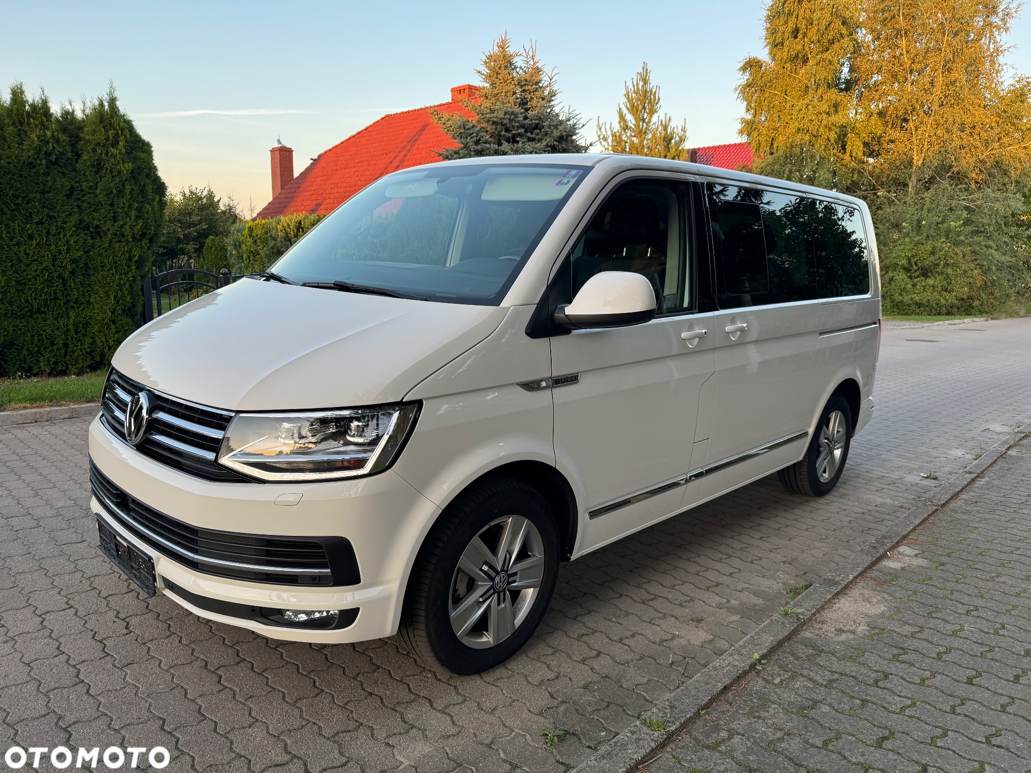 Volkswagen Caravelle 2.0 BiTDI L1 Highline - 2