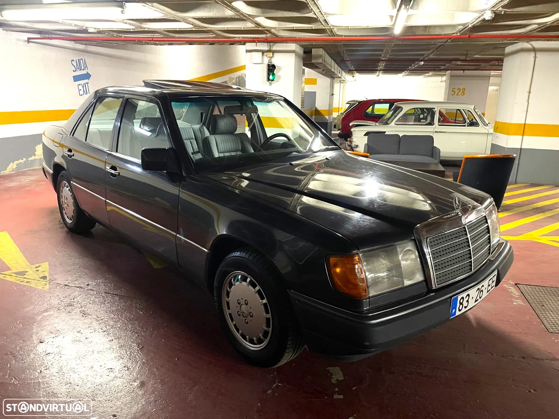 Mercedes-Benz 300 E-24 - 4