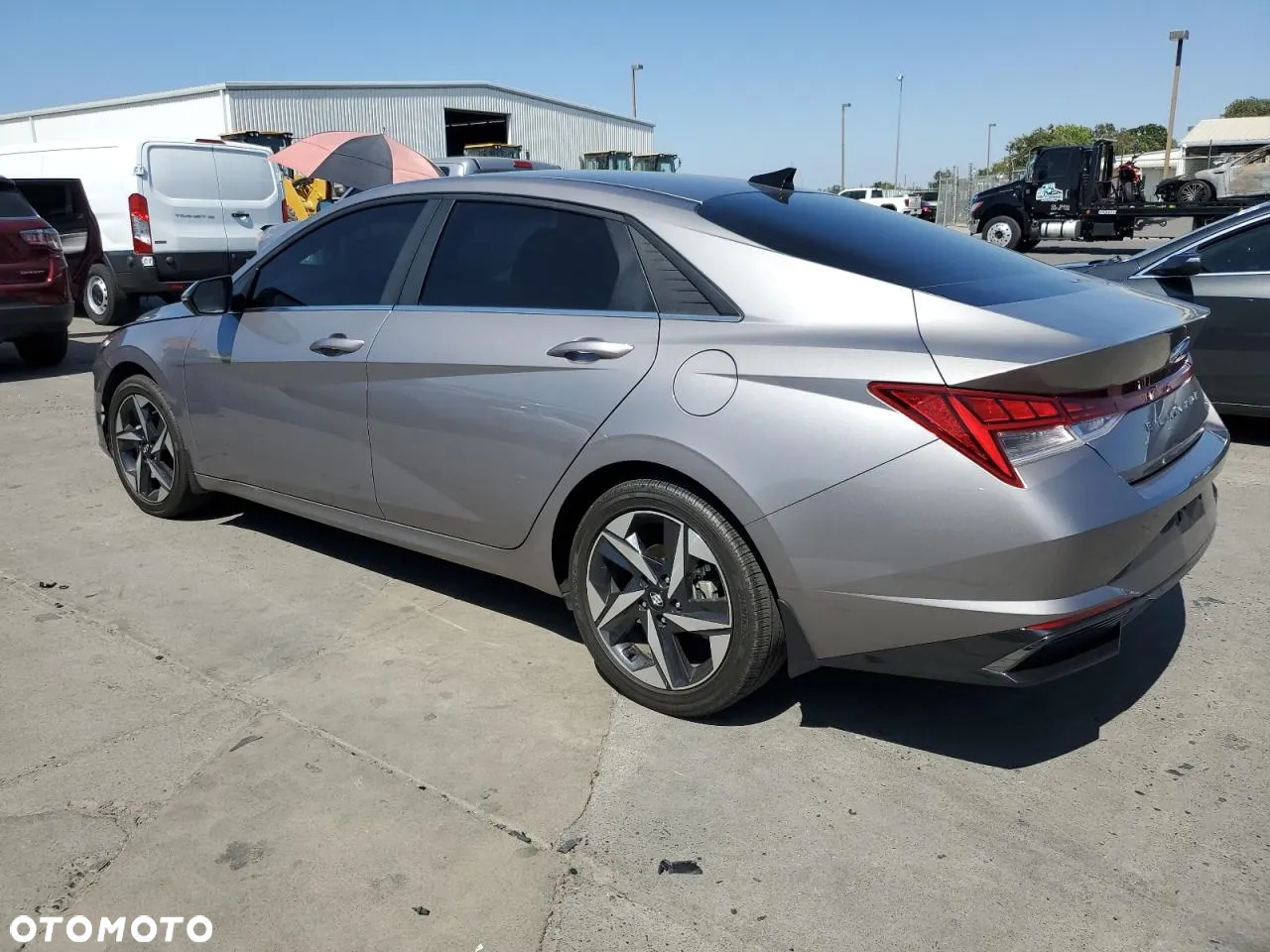 Hyundai Elantra - 3
