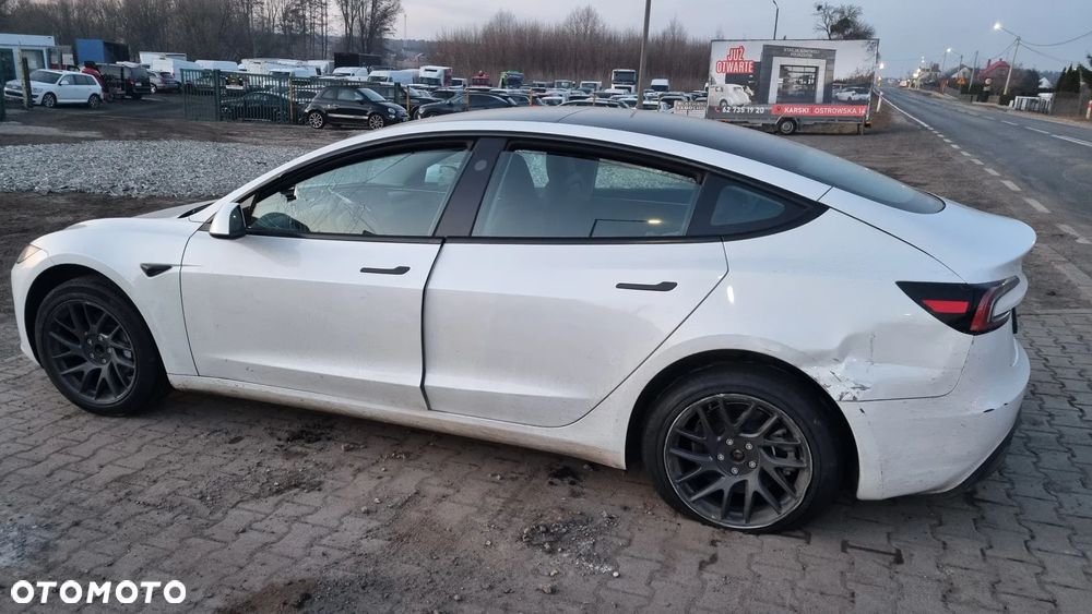 Tesla Model 3 - 1