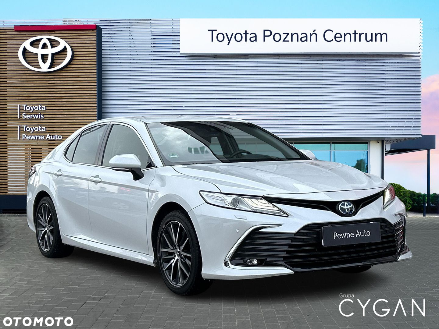 Toyota Camry - 4