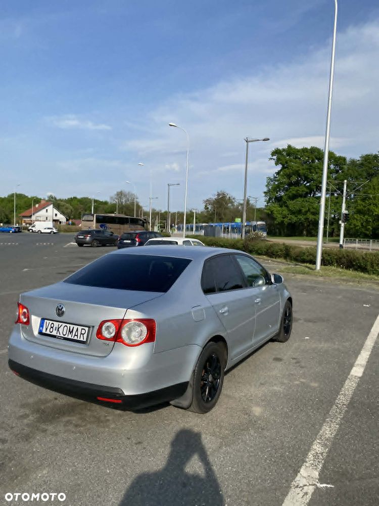 Volkswagen Jetta 1.6 TDI Comfortline - 5