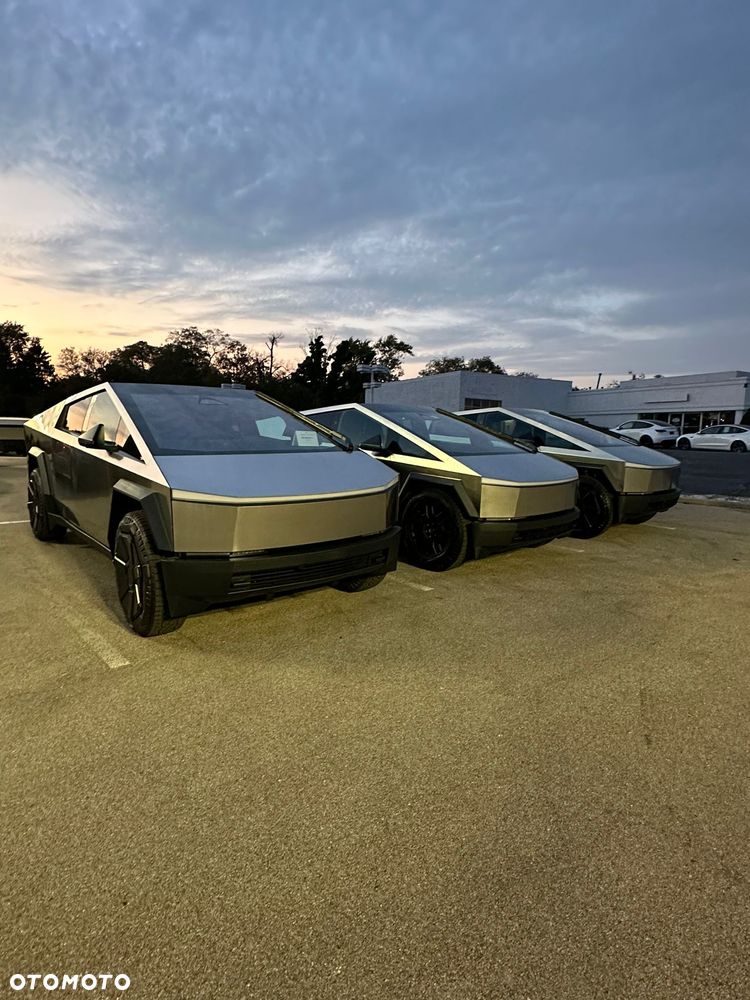 Tesla Cybertruck - 1