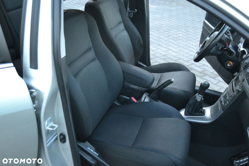 Toyota Avensis 2.0 VVT-i Executive - 24
