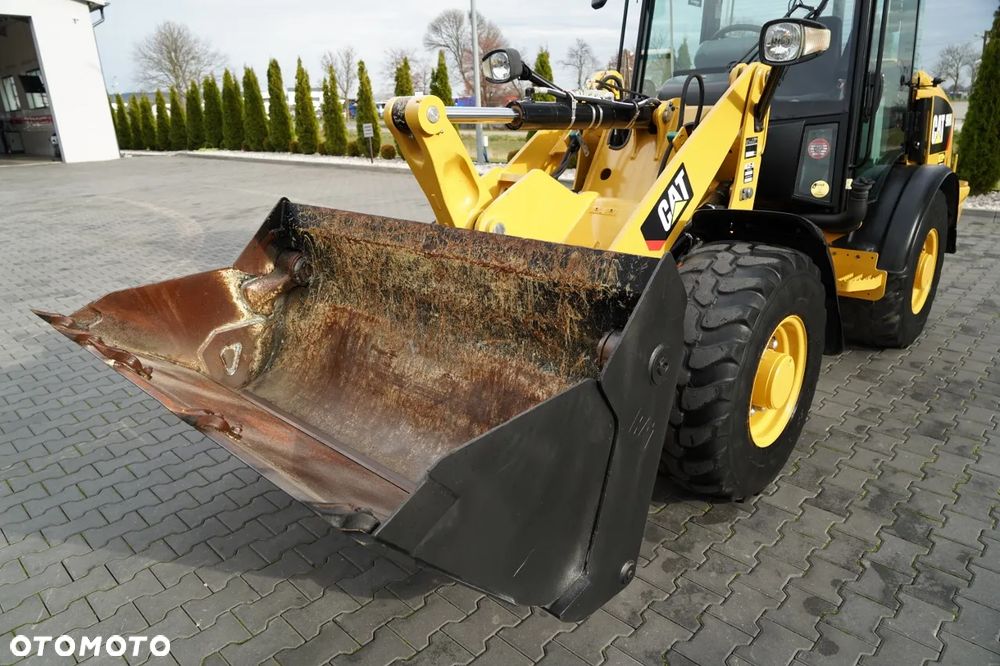 Caterpillar 906M / ŁADOWARKA KOŁOWA / 2019 ROK / ŁYŻKA SZCZĘKOWA / - 19