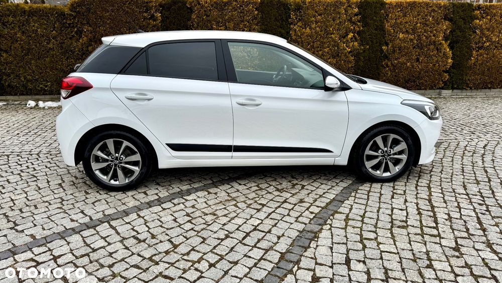 Hyundai i20 blue 1.2 Trend - 11