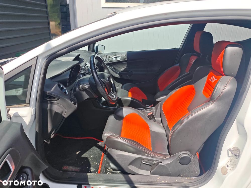 Ford Fiesta 1.6 EcoBoost ST - 21
