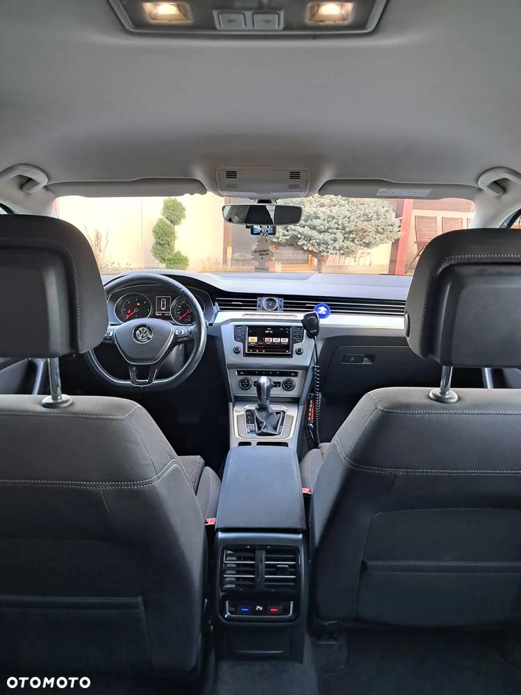 Volkswagen Passat - 11