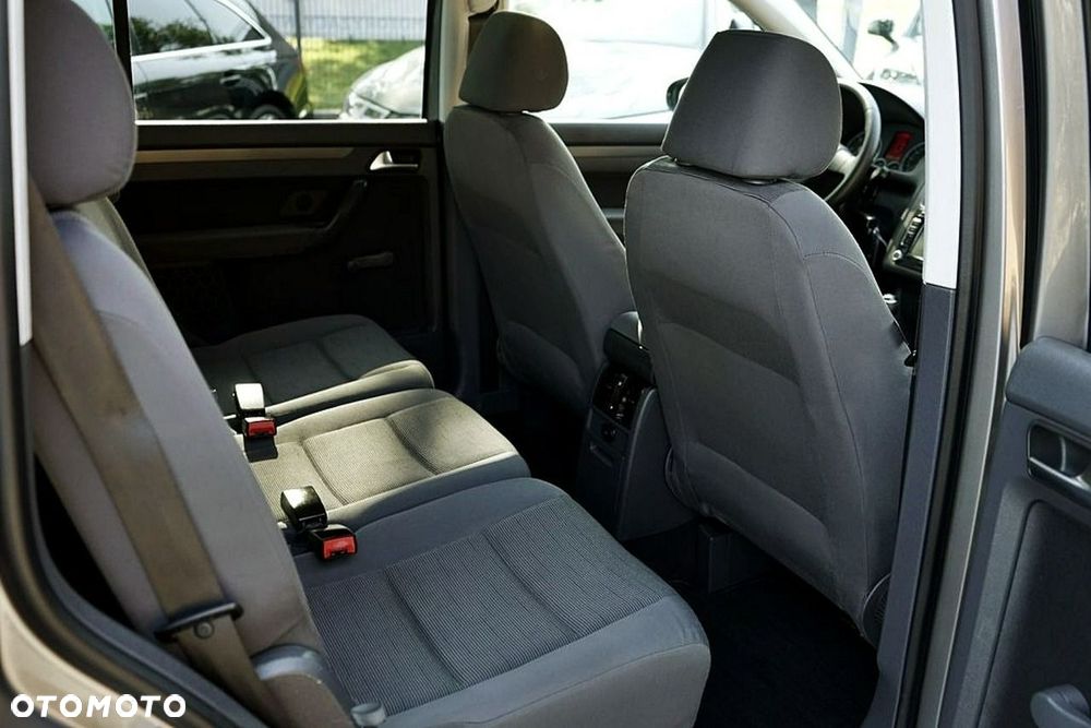 Volkswagen Touran - 19
