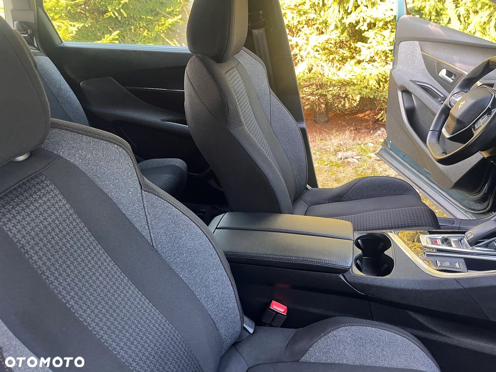 Peugeot 5008 1.2 PureTech Active S&S EAT8 - 18