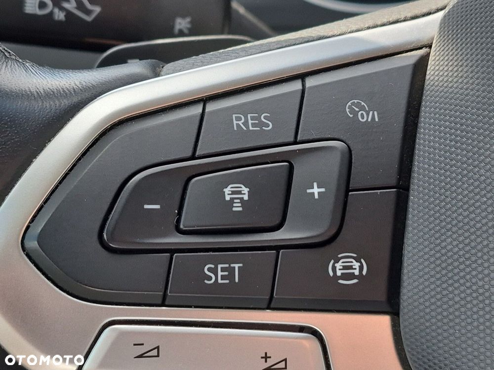 Volkswagen Passat Variant 2.0 TDI SCR Business DSG - 17