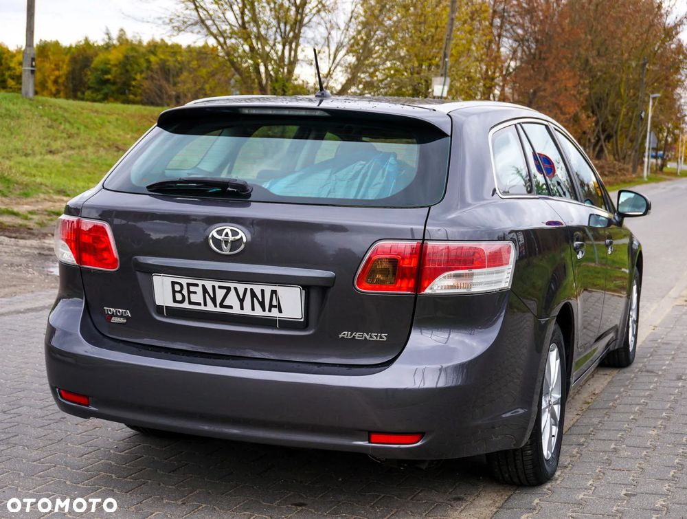 Toyota Avensis 1.8 Comfort - 4