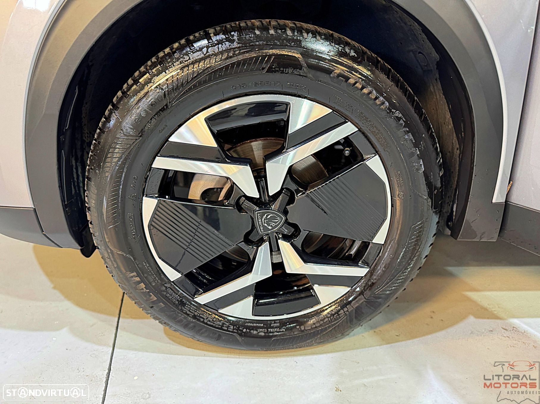Peugeot 2008 1.2 PureTech Allure - 12