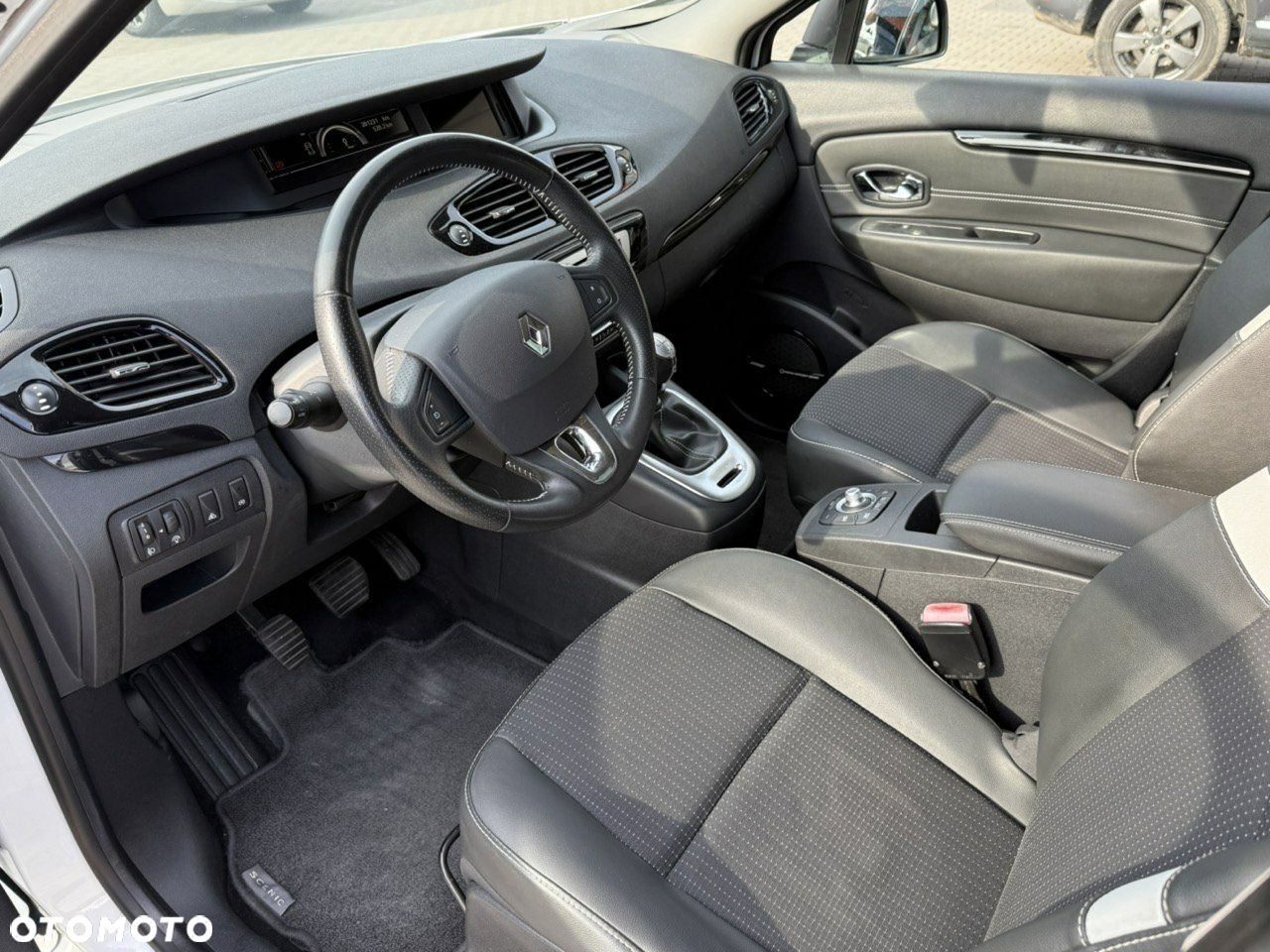 Renault Scenic 1.6 dCi Bose - 19