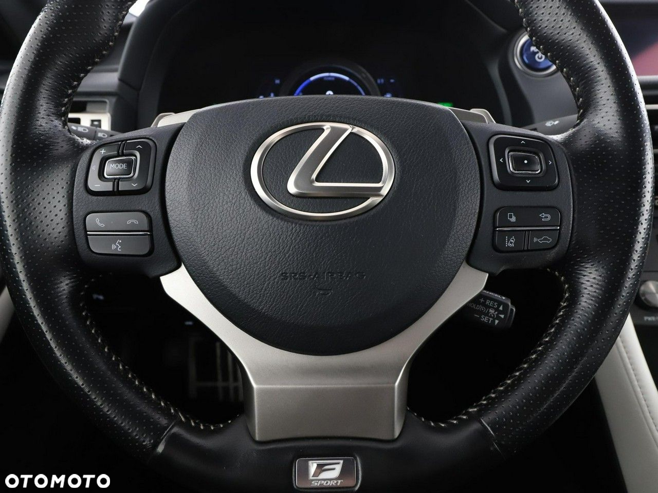 Lexus RC 300h F Sport - 21